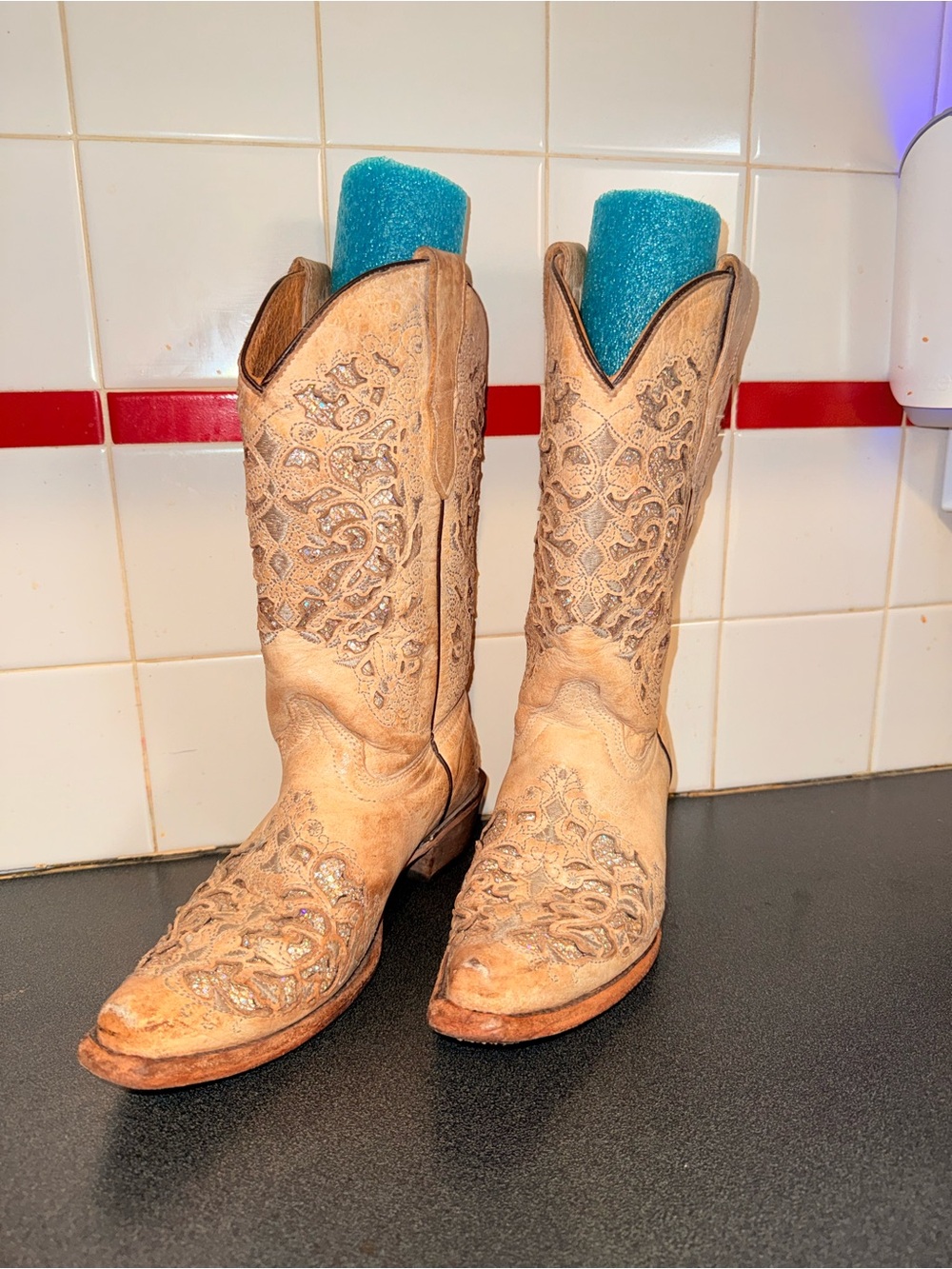 Corral Size 4 Embroidered Cream Leather Western Heeled Boots